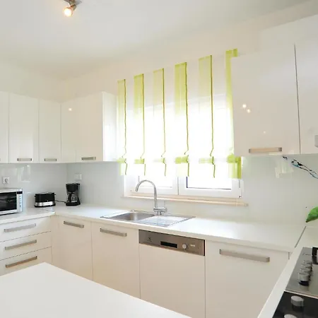 25 Tatil Evi