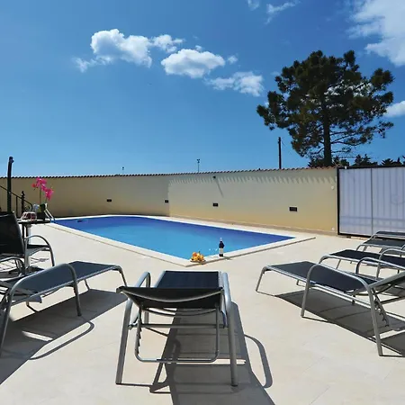 25 Tatil Evi