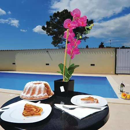 25 Tatil Evi *