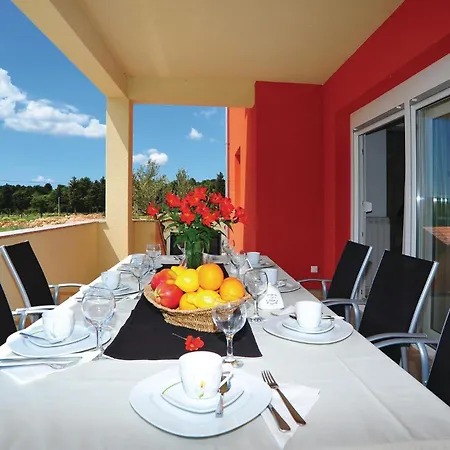 25 Tatil Evi