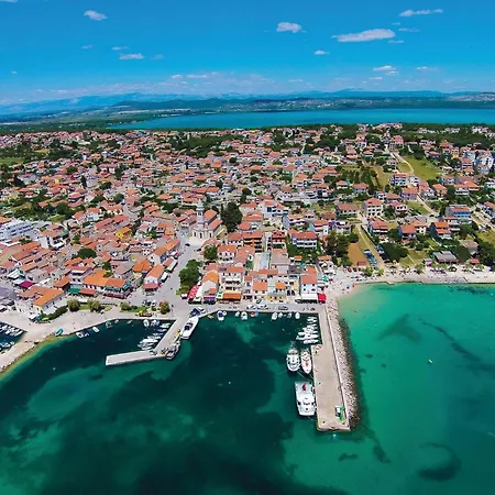 25 Pakoštane