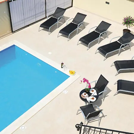 25 Tatil Evi Pakoštane
