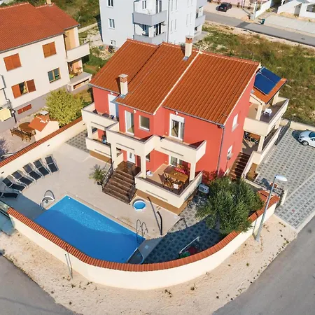 25 Tatil Evi *